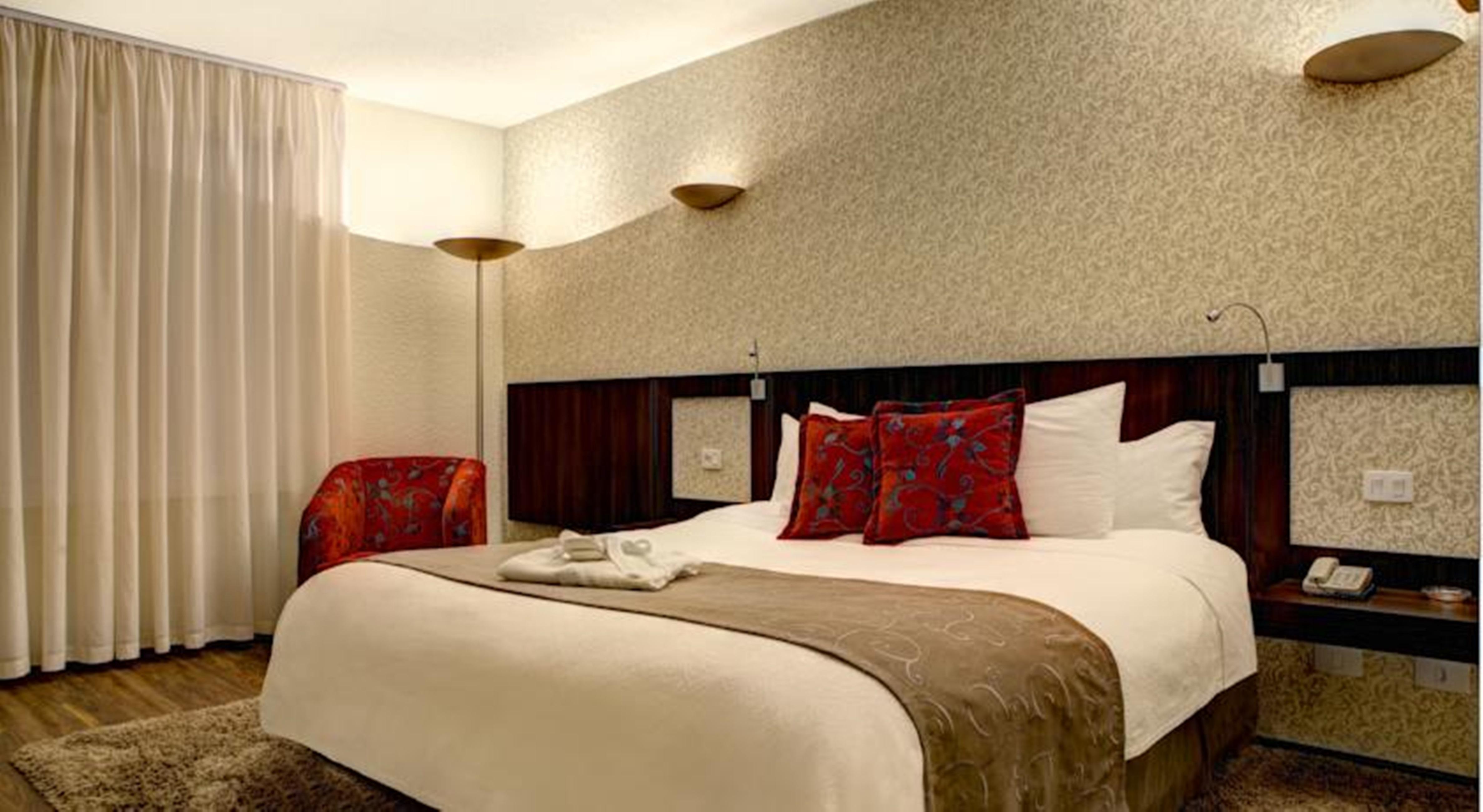 Quality Hotel Κουριτίμπα Εξωτερικό φωτογραφία