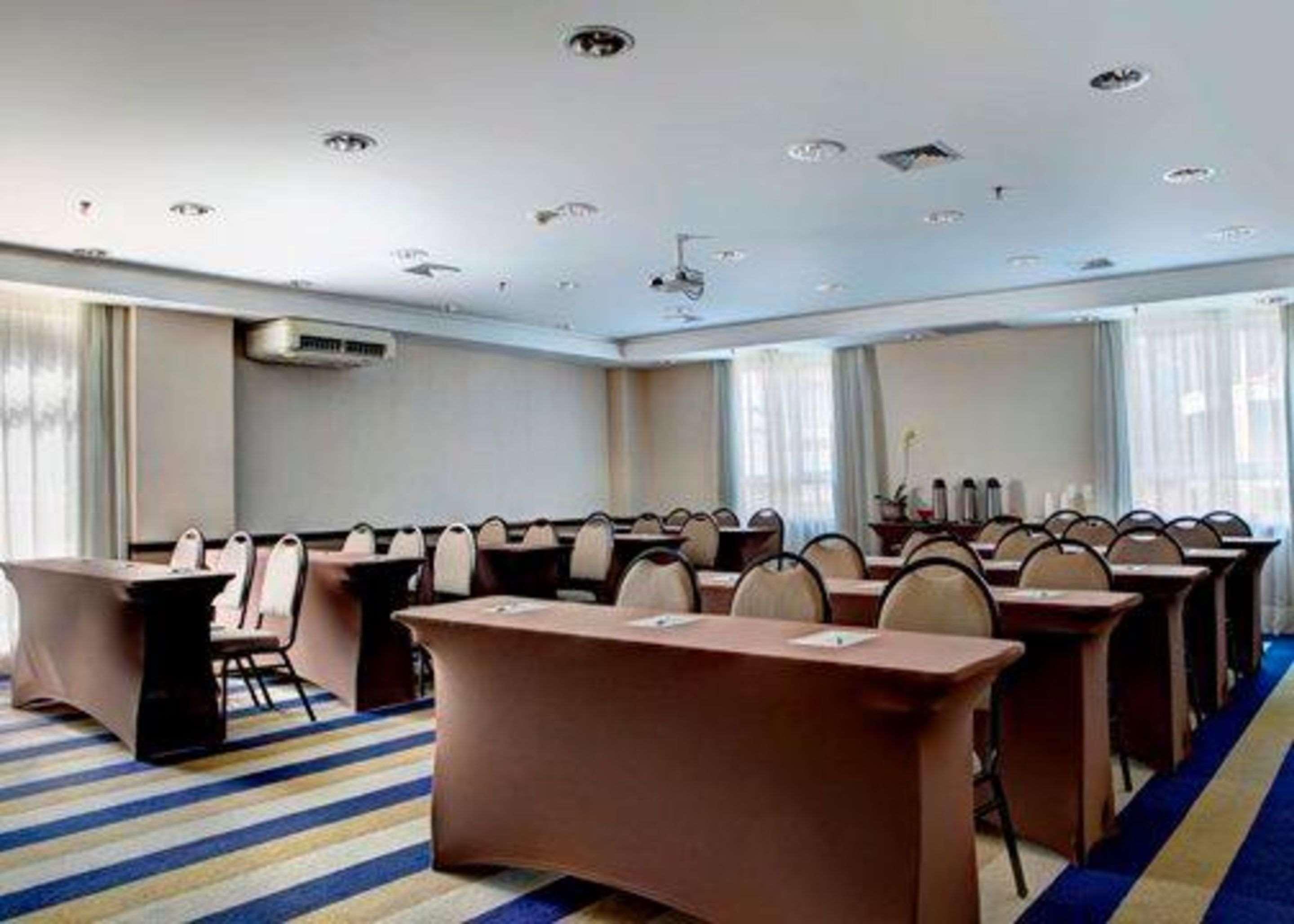 Quality Hotel Κουριτίμπα Εξωτερικό φωτογραφία