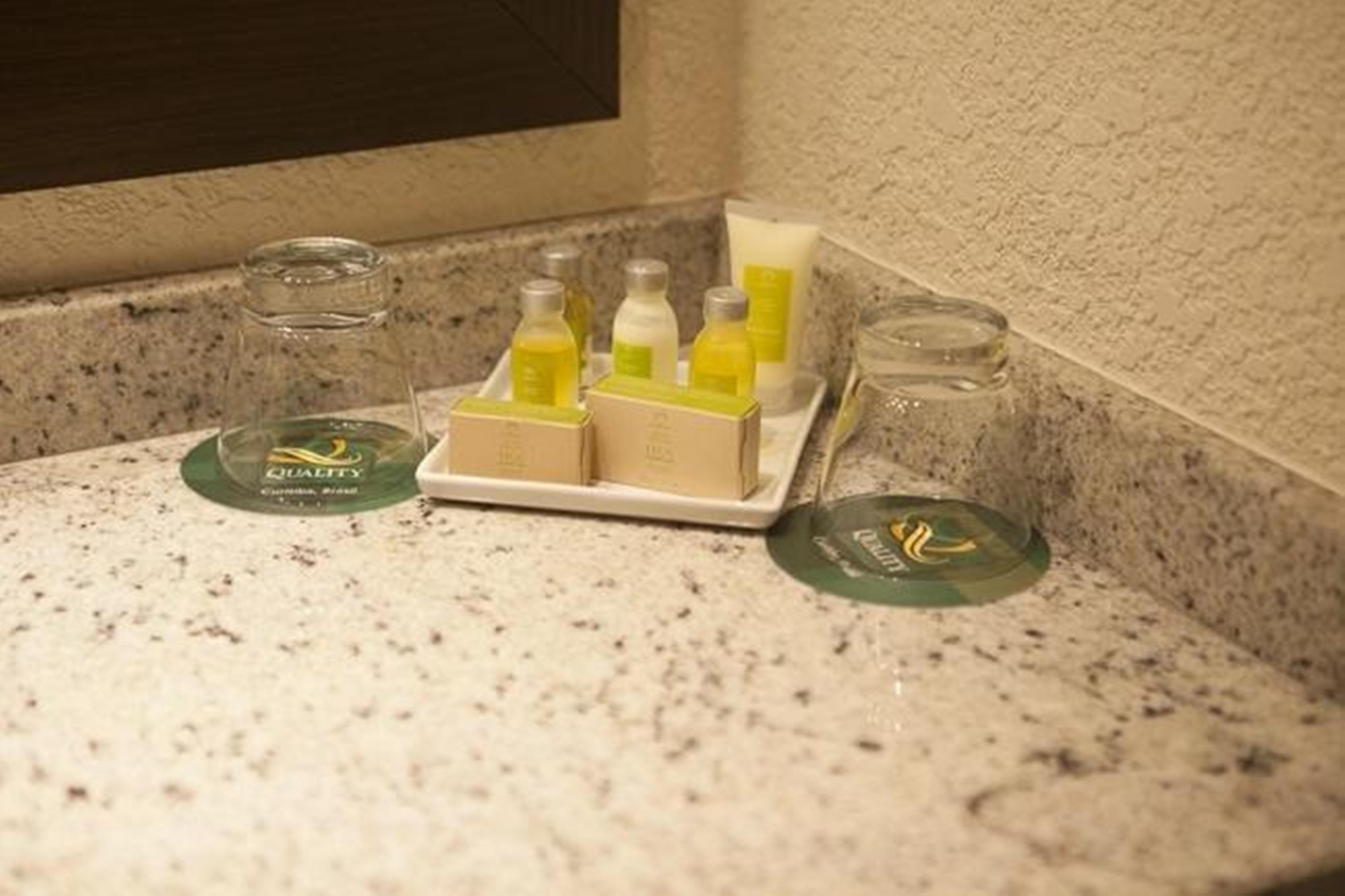 Quality Hotel Κουριτίμπα Εξωτερικό φωτογραφία